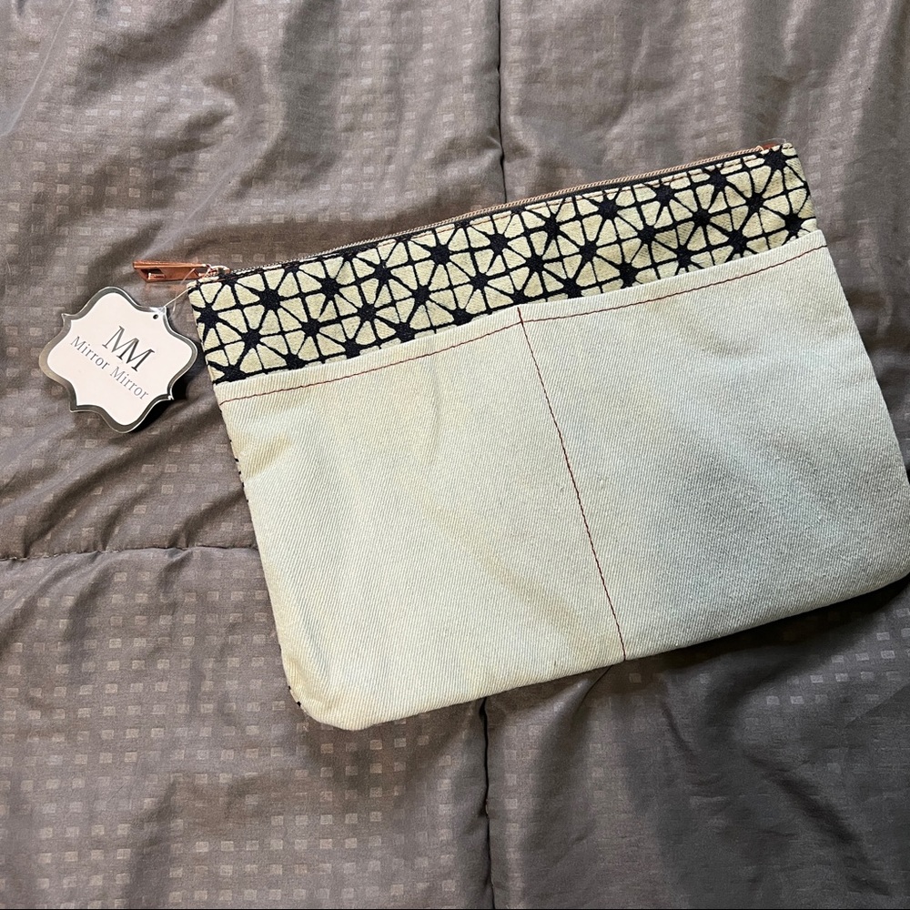 Mirror mirror cosmetic bag zipper closure nwt